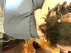 V zákulisia, Veľké péro, Pár, Mamina