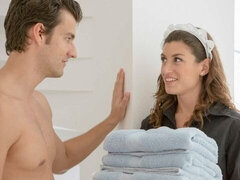 Stor kuk, Avsugning, Brunett, Fingering, Handjobb, Hotell, Naturliga tuttar, Tuttar