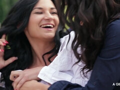 Rjavolaska, Češka, Evropska, Lezbijke, Lizanje, Zunaj, Muco