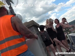 Gros seins, En levrette, Groupe, Mature, Seins naturels, De plein air, Fête, Public