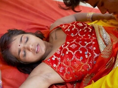 Desi Woman From Indian Village Waited for Her Husband at the Door of the House to Satisfy Her Sex Lust