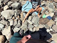 Praia, Boquete, Morena, Jato de porra, Hardcore, Masturbação, Público, Sexo grupal a três