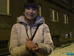 Amatorka, Tyłek, Obciąganie, Styl na pieska, Obciąganie, Na wolnym powietrzu, Punkt widzenia, Publiczny