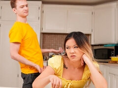 Asijské, Brunetka, Sperma v puse, Honění, Kuchyně, Vyhublá, Teenka, Kozičky