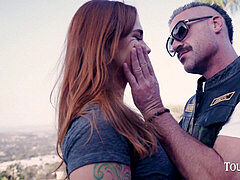 Stor stjärt, Avsugning, Creampie, Verklighet, Tatuering