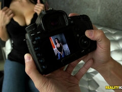 Brunetka, Cycata, Dżinsy, Naturalne cycki, Delikatny, Tatuaż