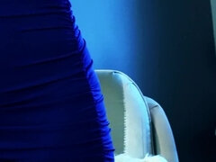 Veľké kozy, Blondína, Šaty, Podpätky, Masturbácia, Pička, Tangá