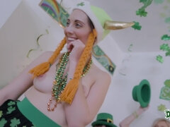 69 negenenzestig, Enthousiasteling, Bruinharig, Groep, Hardcore, Feest, Kut duiken, Tieten likken