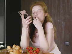 도기스타일, 갈라지는, 수음, 자연의 가슴, 빨간 머리, 면도된, 빼빼한, 혼자