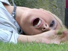 Daria Glower nasty babe pissing fetish outdoor