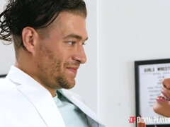 Verga grande, Tetas grandes, Polla, Corridas faciales, Gimnasio, Oficina, Cabello corto, Nalgadas