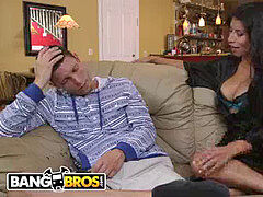 Latina, Milf, Mutti, Stiefmutter, Flotter dreier