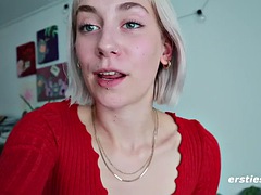 Enthousiasteling, Lieveling, Blond, Duits, Geschoren, Alleen, Tieten likken, Speelgoed