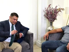 Mesmerized hunk fucks IR bottom after chatting