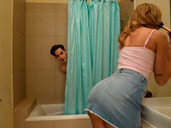 Rumpa, Blondin, Avsugning, Fångad, Doggystyle, Handjobb, Tonåring