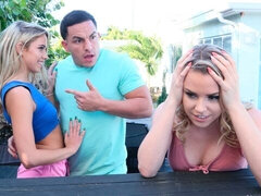 Blondína, Kuřba, Na psíka, 2 ženy 1 muž, Honění, Prirodzené prsia, Teenka, Švédska rojka