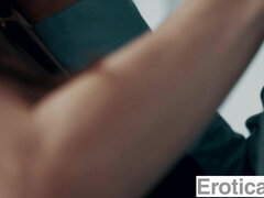 Grosse bite, Gros seins, Sucer une bite, Brunette brune, Gorge profonde, Érotique, Masturbation, Piercing