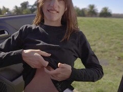 Amateur, Mamada, Coche, Pareja, Semen en la boca, Corridas faciales, Pajear, Pequeña