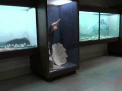 Брюнетки, Пальцем, Ласковые ручки, Оргазм, От первого лица, На публике, Сквиртинг, Подглядывание