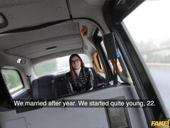 Amatør, Brunette, Lækker, Bil, Hundestilling, Udendørs, Pov, Tatovering