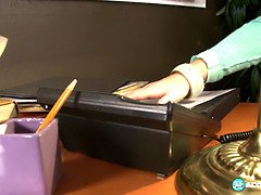 Isot tissit, Blondi, Rintava, Korkokengät, Luonnollinen, Luonnolliset tissit, Toimisto, Soolo