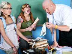 18 anni, Culo grosso, Tette grandi, Da dietro, Ufficio, Dolore, Magra, Ragazza