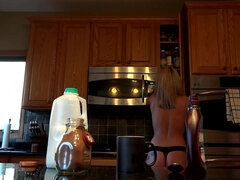 Nana, Gros seins, Blonde, Plantureuse, Nue  à poil, Seins naturels, Solo, Nénés