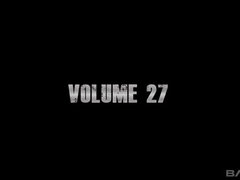 Bella grossa formosa, Pompino, Brunetta, Schizzo di sborra, Facciale, Piercing, Tatuaggi