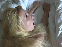 Besamung, Papi, Fussjob, Freundin, Orgasmus, Zierlich, Rasiert, Entkleiden