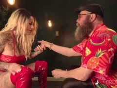 Lesbiana, Masturbación, Realidad, Strapon, Tatuaje, Tetas