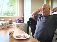 18 éves, Ondó fröcskölés, Arcra élvezés, Kézimunka, Hd, Nyalás, Nyelés, Tini