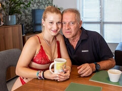 18, Stor røv, Stor pik, Store bryster, Pik sutte, Hundestilling, Mager, Teenager