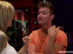 Cumizás, Ondó fröcskölés, Pénisz, Arcra élvezés, Ujjazás, Négyes, Pirszing, Valóság