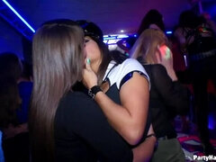 Tanec, Na pejska, Ženský, Brýle, Skupina, Hardcore, Líbání, Punčochy