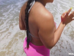 Sexy beach babe Alicia Williams got naughty