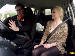 Gros seins, Blonde, Plantureuse, Doigter, Léchez, Chevaucher, Rasée, Nénés