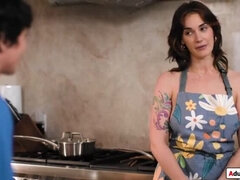 Grosse titten, Blasen, Kehlenfick, Hardcore, Mutti, Muschi, Stiefmutter, Ablutschen