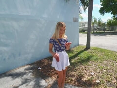 Μικρούλης, Δημόσιο, Έφηβος