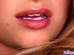 Zadek, Klitoris, Hd, Masturbace, Přírodní prsa, Drobounká, Piercing, Sólo