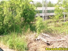 Amatør, Brunette, Bil, Fingring, Utendørs, Realitet, Tattovering, Tenåring