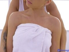 Brunetka, Lesbijka, Lizanie, Masaż, Olej, Orgazm, Cipka