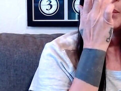 Amateur, Gros seins, Brunette brune, Lesbienne, Mature, Mère que j'aimerais baiser, Fumer, Tatouage