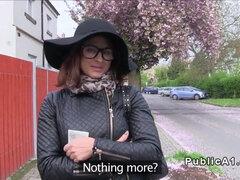 На природе, На публике, Подглядывание