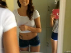 Store bryster, Brunette, Universitet, Lesbisk, Naturlige bryster