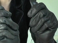 Europeo, Dominacion femenina, Alemán, Guantes, Cuero, Madres para coger, Pov, Solo