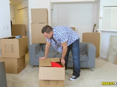 Enthousiasteling, Pijpbeurt, Bruinharig, Aangekleed, Diep in de keel, Kokhalzen, Natuurlijke tieten, Tiener