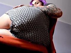 Hot girl smashing sexy farts