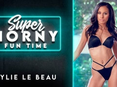 Cul, Bikini, Branlette thaïlandaise, Mère que j'aimerais baiser, Solo, Jarretelles, Jouets, Webcam