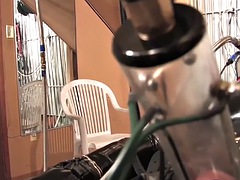 Amatör, Bdsm, Bondage, Klädd kvinna naken man, Femdom, Handskar, Klackar, Milf