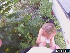 18 jahre, Leie, Blondine, Blasen, Spermaladung, Pov, Rasiert, Tätowierung